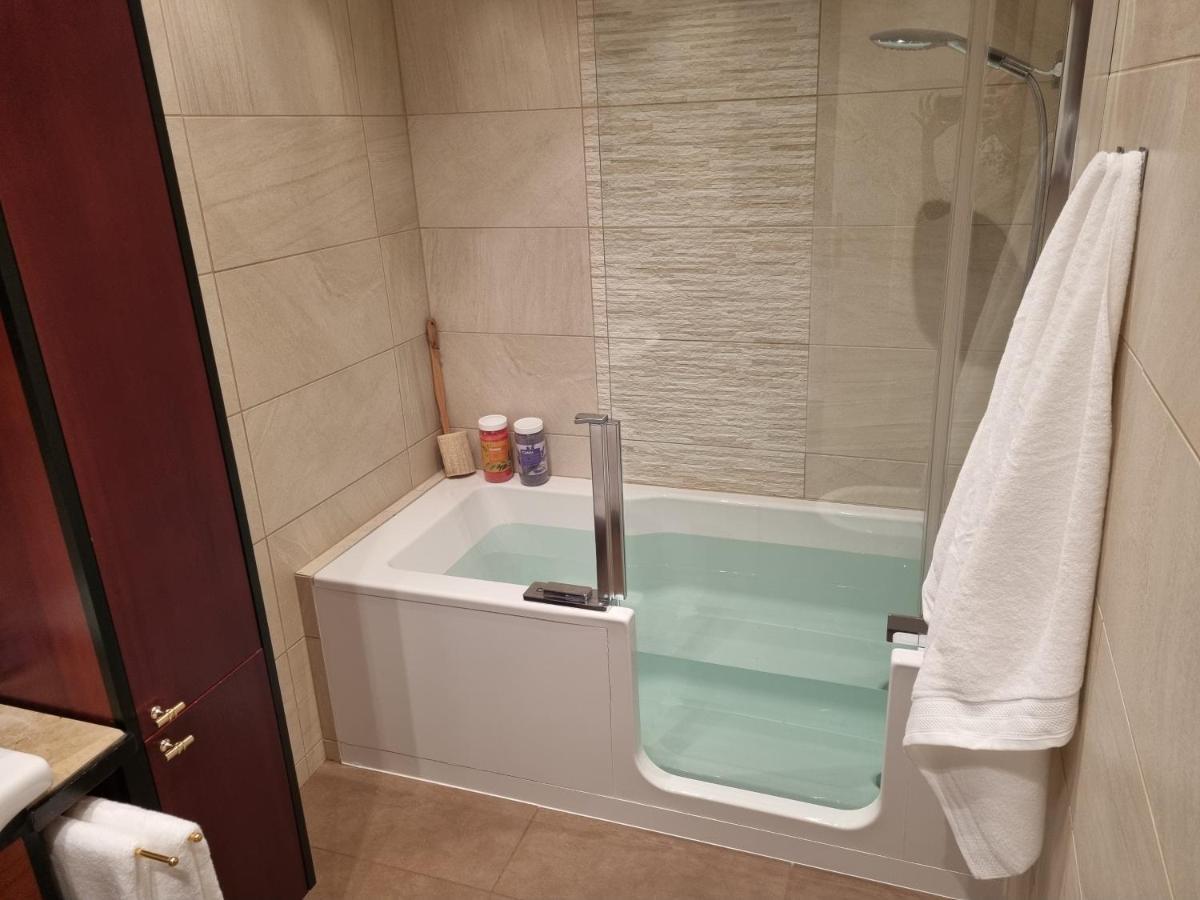 Villa With Private Sauna And Jacuzzi, 8 Min From Schloss Schoebrunn เวียนนา ภายนอก รูปภาพ