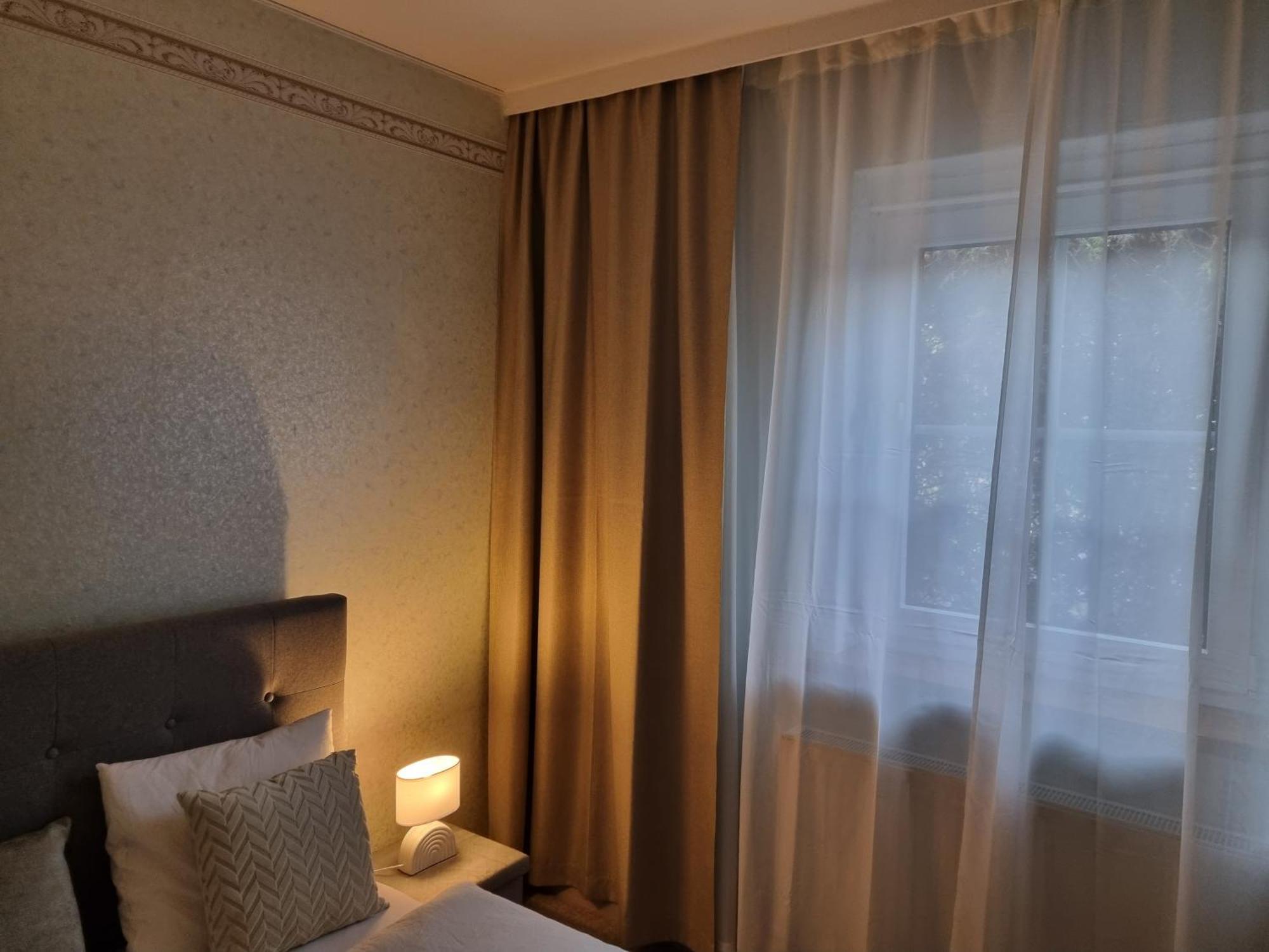 Villa With Private Sauna And Jacuzzi, 8 Min From Schloss Schoebrunn เวียนนา ภายนอก รูปภาพ
