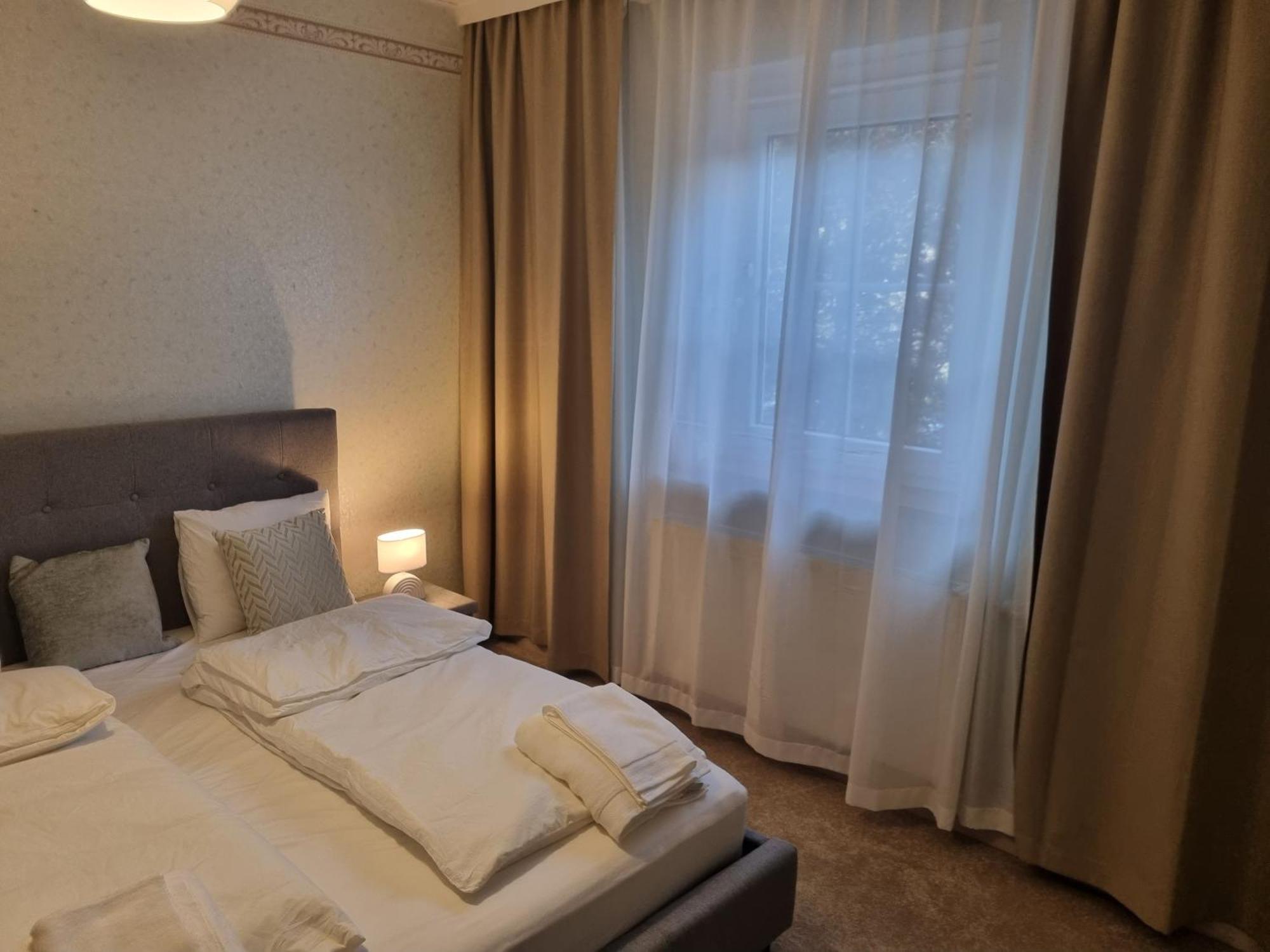 Villa With Private Sauna And Jacuzzi, 8 Min From Schloss Schoebrunn เวียนนา ภายนอก รูปภาพ